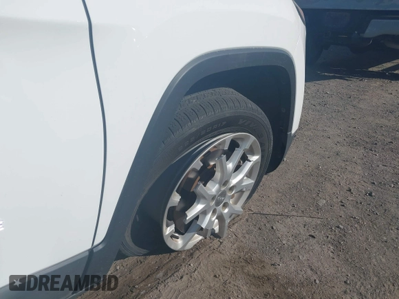 2014 Jeep Cherokee Latitude with VIN 1C4PJLCB1EW226188, listed as a IAAI auction lot 41869119 with 54,478 mi miles. Bid and sale history available at carsss.com. Image 18.