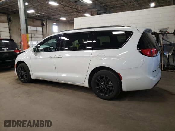 2020 Chrysler Pacifica Launch Edition z VIN 2C4RC3BG7LR263686, wystawiony jako Copart lot #43250555 z przebiegiem 84 807 mil mil oraz Szkody całkowita. Historia ofert i sprzedaży dostępna na DreamBid. Obrazek 2.