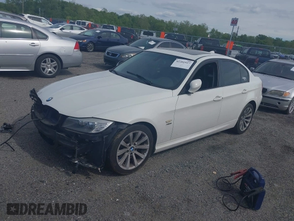 2011 BMW 3 Series 328i xDrive z VIN WBAPK5G53BNN30229, wystawiony jako IAAI lot #42201927 z przebiegiem 140 087 mil mil oraz . Historia ofert i sprzedaży dostępna na DreamBid. Obrazek 2.