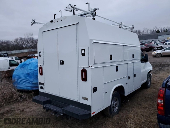 2023 GMC Savana z VIN 1GD07RF71P1194316, wystawiony jako Copart lot #83558024 z przebiegiem 13 340 mil mil oraz Szkoda całkowita • Salvage title. Historia ofert i sprzedaży dostępna na DreamBid. Obrazek 4.