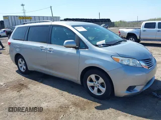 2015 Toyota Sienna LE AAS with VIN 5TDKK3DC5FS642583, listed as a IAAI auction lot 42110445 with 61,668 mi miles. Bid and sale history available at carsss.com. Image 1.