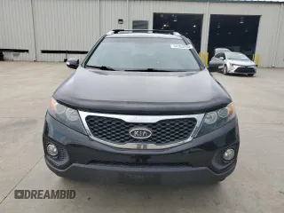 2012 Kia Sorento LX z VIN 5XYKTCA67CG279174, wystawiony jako Copart lot #54363095 z przebiegiem 181 112 mil mil oraz Szkoda całkowita • Salvage title. Historia ofert i sprzedaży dostępna na DreamBid. Obrazek 5.