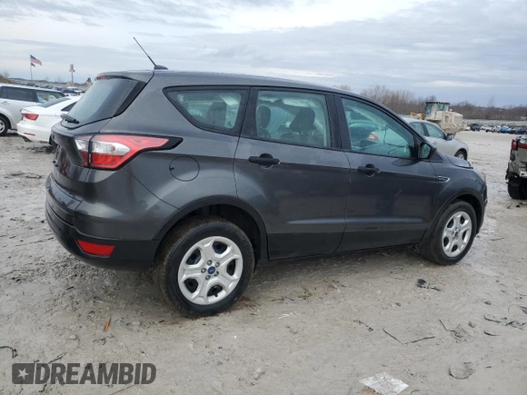 2018 Ford Escape S z VIN 1FMCU0F75JUD28557, wystawiony jako Copart lot #47191165 z przebiegiem 154 597 mil mil oraz Czysty tytuł • Clean title. Historia ofert i sprzedaży dostępna na DreamBid. Obrazek 3.