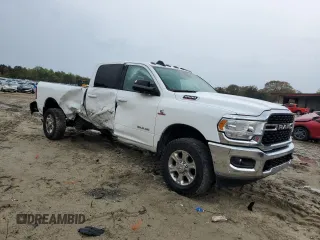 2022 Ram 2500 Big Horn z VIN 3C6UR5JL4NG156579, wystawiony jako Copart lot #52794635 z przebiegiem 63 691 mil mil oraz Szkoda całkowita • Salvage title. Historia ofert i sprzedaży dostępna na DreamBid. Obrazek 4.