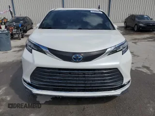 2021 Toyota Sienna XLE with VIN 5TDYRKEC0MS061455, listed as a Copart auction lot 47633565 with 64,782 mi miles and Salvage Title. Bid and sale history available at carsss.com. Image 5.