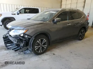 2020 Nissan Rogue SV z VIN JN8AT2MT8LW032695, wystawiony jako Copart lot #52157205 z przebiegiem 17 080 mil mil oraz Szkoda całkowita • Salvage title. Historia ofert i sprzedaży dostępna na DreamBid. Obrazek 1.