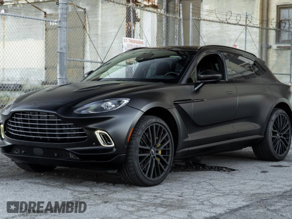 2022 Aston Martin DBX z VIN SD7VUJAW9NTV05320, wystawiony jako Copart lot #60103705 z przebiegiem 9 231 mil mil oraz Szkoda całkowita • Salvage title. Historia ofert i sprzedaży dostępna na DreamBid. Obrazek 2.