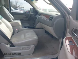2007 GMC Yukon XL SLT with VIN 1GKFC16047R212196, listed as a IAAI auction lot 41737980 with 214,919 mi miles. Bid and sale history available at carsss.com. Image 5.