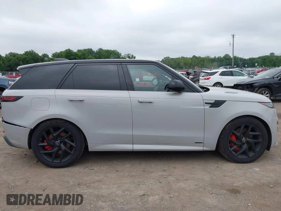 2023 Land Rover Range Rover Sport Autobiography z VIN SAL119E4XPA132200, wystawiony jako IAAI lot #42525401 z przebiegiem 14 435 mil mil oraz . Historia ofert i sprzedaży dostępna na DreamBid. Obrazek 14.