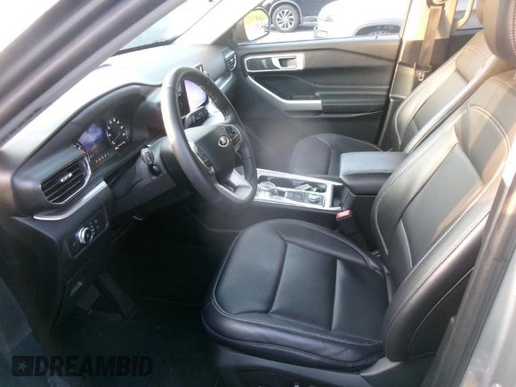 2022 Ford Explorer XLT z VIN 1FMSK8DH7NGA50616, wystawiony jako IAAI lot #42845572 z przebiegiem 21 441 mil mil oraz . Historia ofert i sprzedaży dostępna na DreamBid. Obrazek 5.