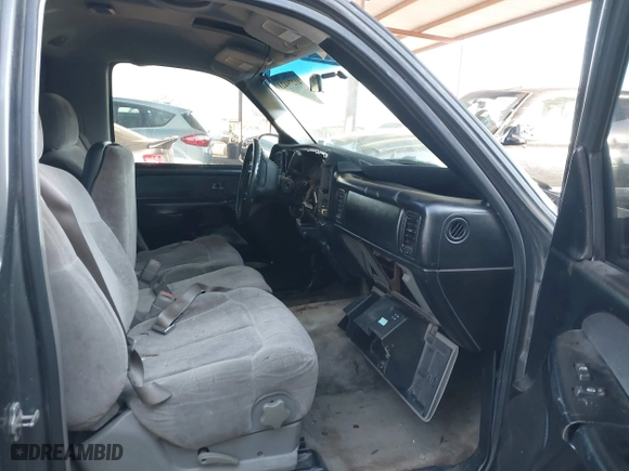 2000 Chevrolet Silverado 1500 with VIN 1GCEC14V9YZ245654, listed as a IAAI auction lot 41279421 with 286,544 mi miles. Bid and sale history available at carsss.com. Image 5.