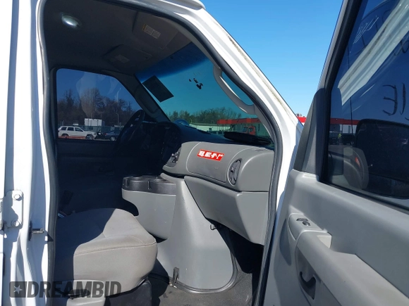 2007 Ford Econoline Cargo with VIN 1FTSE34L47DA57417, listed as a IAAI auction lot 41832862 with 124,517 mi miles. Bid and sale history available at carsss.com. Image 5.