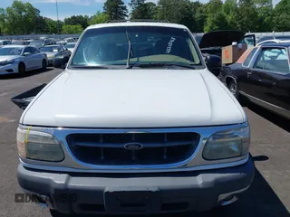 2000 Ford Explorer XLT z VIN 1FMZU63E3YUB34927, wystawiony jako IAAI lot #42208468 z przebiegiem 230 508 mil mil oraz . Historia ofert i sprzedaży dostępna na DreamBid. Obrazek 6.