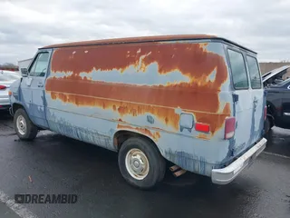 1988 Chevrolet Chevy Van z VIN 1GCEG25H7J7162793, wystawiony jako IAAI lot #38337335 z przebiegiem 156 268 mil mil oraz . Historia ofert i sprzedaży dostępna na DreamBid. Obrazek 3.