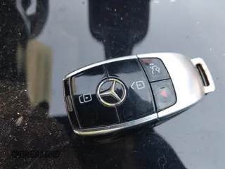 2018 Mercedes-Benz E 300 with VIN WDDZF4KB4JA370171, listed as a IAAI auction lot 42404611 with 92,944 mi miles and . Bid and sale history available at DreamBid. Image 11.