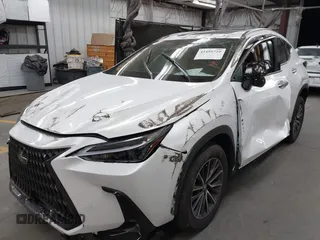 2025 Lexus NX 350 Premium z VIN 2T2GGCEZ2SC079582, wystawiony jako IAAI lot #42495719 z przebiegiem 1 227 mil mil oraz . Historia ofert i sprzedaży dostępna na DreamBid. Obrazek 6.