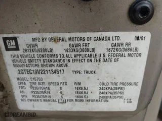 2002 GMC Sierra 1500 SLE with VIN 2GTEC19V221134517, listed as a IAAI auction lot 41931562 with 1 mi miles. Bid and sale history available at carsss.com. Image 9.