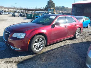 2016 Chrysler 300 Anniversary Edition z VIN 2C3CCAAG7GH248441, wystawiony jako IAAI lot #41450063 z przebiegiem 139 732 mil mil oraz . Historia ofert i sprzedaży dostępna na DreamBid. Obrazek 2.