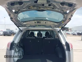 2018 Toyota RAV4 XLE z VIN JTMWFREV5JJ202927, wystawiony jako IAAI lot #42111306 z przebiegiem 118 385 mil mil oraz . Historia ofert i sprzedaży dostępna na DreamBid. Obrazek 18.
