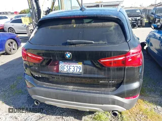 2018 BMW X1 sDrive28i z VIN WBXHU7C39J5L07129, wystawiony jako IAAI lot #41472014 z przebiegiem 56 486 mil mil oraz . Historia ofert i sprzedaży dostępna na DreamBid. Obrazek 17.