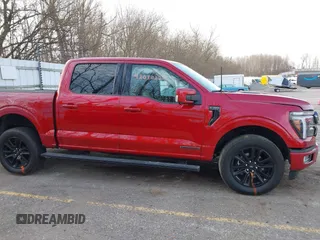 2024 Ford F-150 z VIN 1FTFW7LD0RFA90275, wystawiony jako IAAI lot #42030224 z przebiegiem Nie podano mil oraz . Historia ofert i sprzedaży dostępna na DreamBid. Obrazek 13.