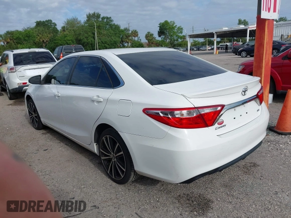 2017 Toyota Camry XLE with VIN 4T1BF1FK5HU344817, listed as a IAAI auction lot 42011843 with 196,326 mi miles. Bid and sale history available at carsss.com. Image 3.