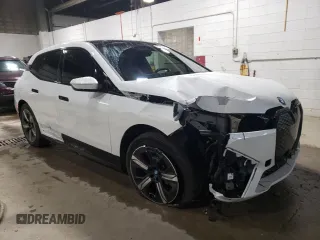 2024 BMW iX xDrive50 with VIN WB523CF05RCP93327, listed as a Copart auction lot 81438924 with 6,872 mi miles and Salvage Title. Bid and sale history available at carsss.com. Image 4.