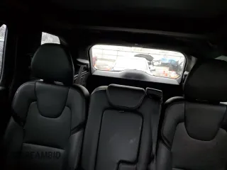 2018 Volvo XC90 Momentum z VIN YV4A22PK9J1333016, wystawiony jako Copart lot #52053885 z przebiegiem 75 431 mil mil oraz Szkody całkowita. Historia ofert i sprzedaży dostępna na DreamBid. Obrazek 10.