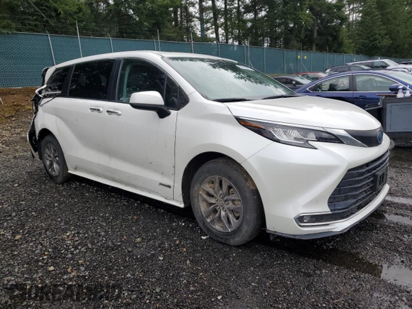 2021 Toyota Sienna XLE with VIN 5TDYSKFC1MS019685, listed as a Copart auction lot 52009665 with 0 mi miles and Salvage Title. Bid and sale history available at carsss.com. Image 4.