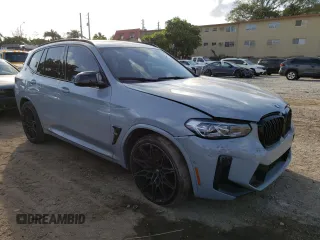 2022 BMW X3 M z VIN 5YM13EC01N9L57914, wystawiony jako Copart lot #38498483 z przebiegiem 17 261 mil mil oraz Szkody całkowita. Historia ofert i sprzedaży dostępna na DreamBid. Obrazek 4.