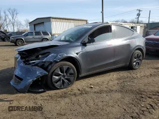 2025 Tesla Model Y Long Range with VIN 7SAYGDEE4SF291068, listed as a Copart auction lot 51204615 with 2,958 mi miles and Salvage Title. Bid and sale history available at DreamBid. Image 1.