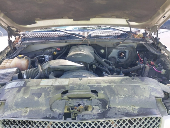 2004 Chevrolet Silverado 1500 Work Truck with VIN 2GCEC19V641117092, listed as a IAAI auction lot 42015604 with 1 mi miles. Bid and sale history available at carsss.com. Image 10.