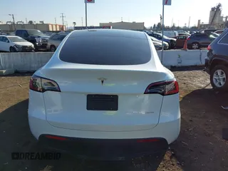 2024 Tesla Model Y Long Range with VIN 7SAYGDEE0RF209847, listed as a IAAI auction lot 41447620 with 7,646 mi miles and . Bid and sale history available at DreamBid. Image 16.