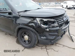 2017 Ford Police Interceptor Utility z VIN 1FM5K8AR6HGE15768, wystawiony jako IAAI lot #41561819 z przebiegiem 176 539 mil mil oraz . Historia ofert i sprzedaży dostępna na DreamBid. Obrazek 18.