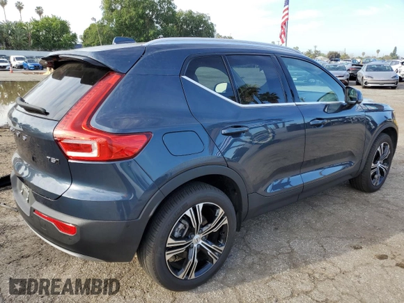 2022 Volvo XC40 Inscription z VIN YV4162UL0N2787155, wystawiony jako Copart lot #49329705 z przebiegiem Nie podano mil oraz Szkoda całkowita • Salvage title. Historia ofert i sprzedaży dostępna na DreamBid. Obrazek 3.
