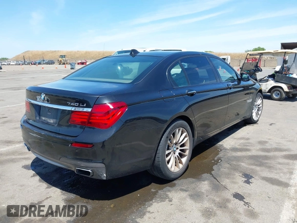 2015 BMW 7 Series 740Li z VIN WBAYE4C50FD138977, wystawiony jako IAAI lot #42277341 z przebiegiem 109 877 mil mil oraz . Historia ofert i sprzedaży dostępna na DreamBid. Obrazek 4.