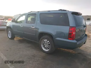 2008 Chevrolet Suburban LTZ with VIN 3GNFK16308G140995, listed as a IAAI auction lot 41720903 with 260,001 mi miles. Bid and sale history available at carsss.com. Image 3.
