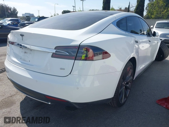 2014 Tesla Model S 60 with VIN 5YJSA1H15EFP46980, listed as a IAAI auction lot 41583672 with 61,080 mi miles and . Bid and sale history available at DreamBid. Image 4.