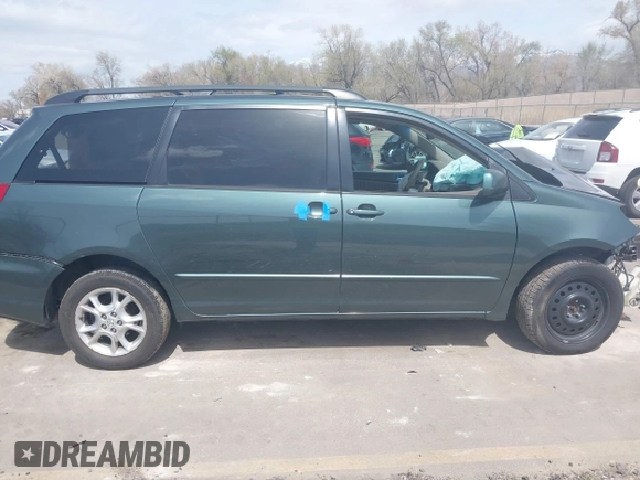 2005 Toyota Sienna XLE with VIN 5TDBA22C65S040922, listed as a IAAI auction lot 41988449 with 292,167 mi miles. Bid and sale history available at carsss.com. Image 13.
