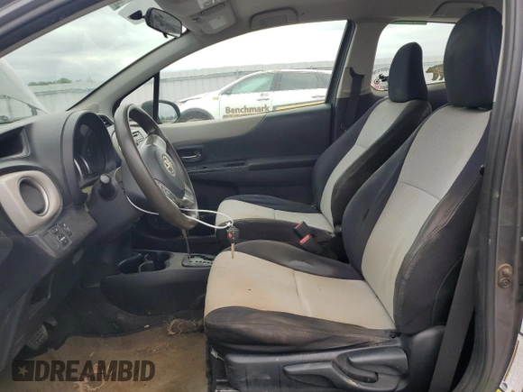 2012 Toyota Yaris L z VIN JTDJTUD3XCD512501, wystawiony jako Copart lot #56353845 z przebiegiem 148 907 mil mil oraz Czysty tytuł • Clean title. Historia ofert i sprzedaży dostępna na DreamBid. Obrazek 7.