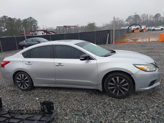 2017 Nissan Altima S z VIN 1N4AL3AP1HC115795, wystawiony jako IAAI lot #41523816 z przebiegiem 209 912 mil mil oraz . Historia ofert i sprzedaży dostępna na DreamBid. Obrazek 14.