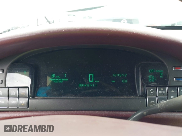 1998 Cadillac DeVille z VIN 1G6KD54Y7WU740871, wystawiony jako IAAI lot #42259686 z przebiegiem 124 542 mil mil oraz . Historia ofert i sprzedaży dostępna na DreamBid. Obrazek 7.