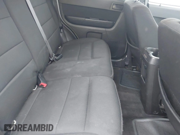 2010 Ford Escape XLT z VIN 1FMCU9DG5AKB16731, wystawiony jako IAAI lot #42322986 z przebiegiem 121 940 mil mil oraz . Historia ofert i sprzedaży dostępna na DreamBid. Obrazek 8.