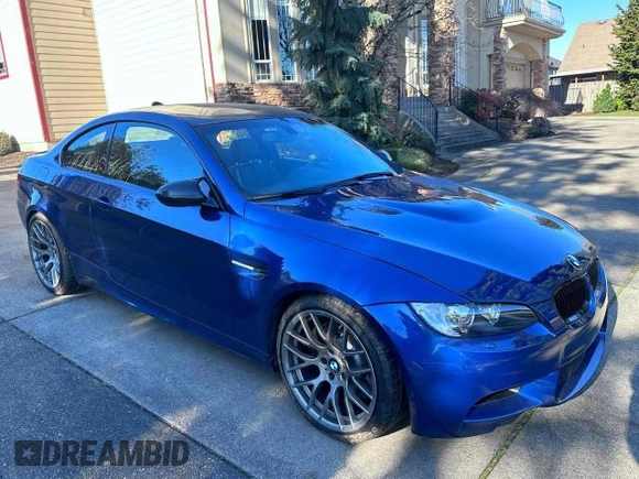 2011 BMW M3 with VIN WBSKG9C55BE368172, listed as a Copart auction lot 43218325 with 70,952 mi miles and Clean Title. Bid and sale history available at carsss.com. Image 1.