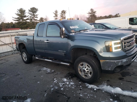 2011 GMC Sierra 2500HD SLE with VIN 1GT220CG2BZ404783, listed as a Copart auction lot 83108204 with 0 mi miles and Salvage Title. Bid and sale history available at carsss.com. Image 4.