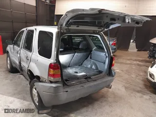 2004 Ford Escape XLT with VIN 1FMYU03164KA95424, listed as a IAAI auction lot 41810929 with 229,539 mi miles. Bid and sale history available at carsss.com. Image 3.