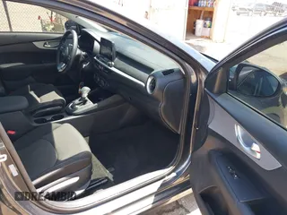 2024 Kia Forte LXS z VIN 3KPF24AD9RE819395, wystawiony jako IAAI lot #42182642 z przebiegiem 14 778 mil mil oraz . Historia ofert i sprzedaży dostępna na DreamBid. Obrazek 5.