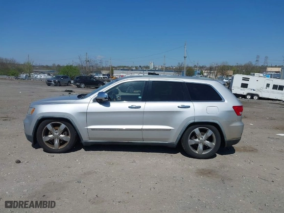 2011 Jeep Grand Cherokee Overland with VIN 1J4RR6GT6BC568491, listed as a IAAI auction lot 42035464 with 147,389 mi miles. Bid and sale history available at carsss.com. Image 14.