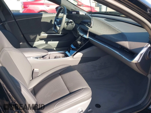 2024 Lucid Air Pure z VIN 50EA1PGA8RA003420, wystawiony jako IAAI lot #41593215 z przebiegiem 3856 mil mil oraz . Historia ofert i sprzedaży dostępna na DreamBid. Obrazek 5.