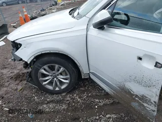 2018 Audi Q7 Premium Plus with VIN WA1LHAF74JD001365, listed as a IAAI auction lot 41503241 with 114,110 mi miles. Bid and sale history available at carsss.com. Image 6.